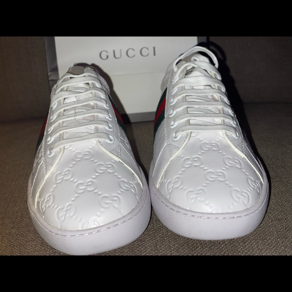 Authentication pair of Gucci Ace sneakers with the GG monogram